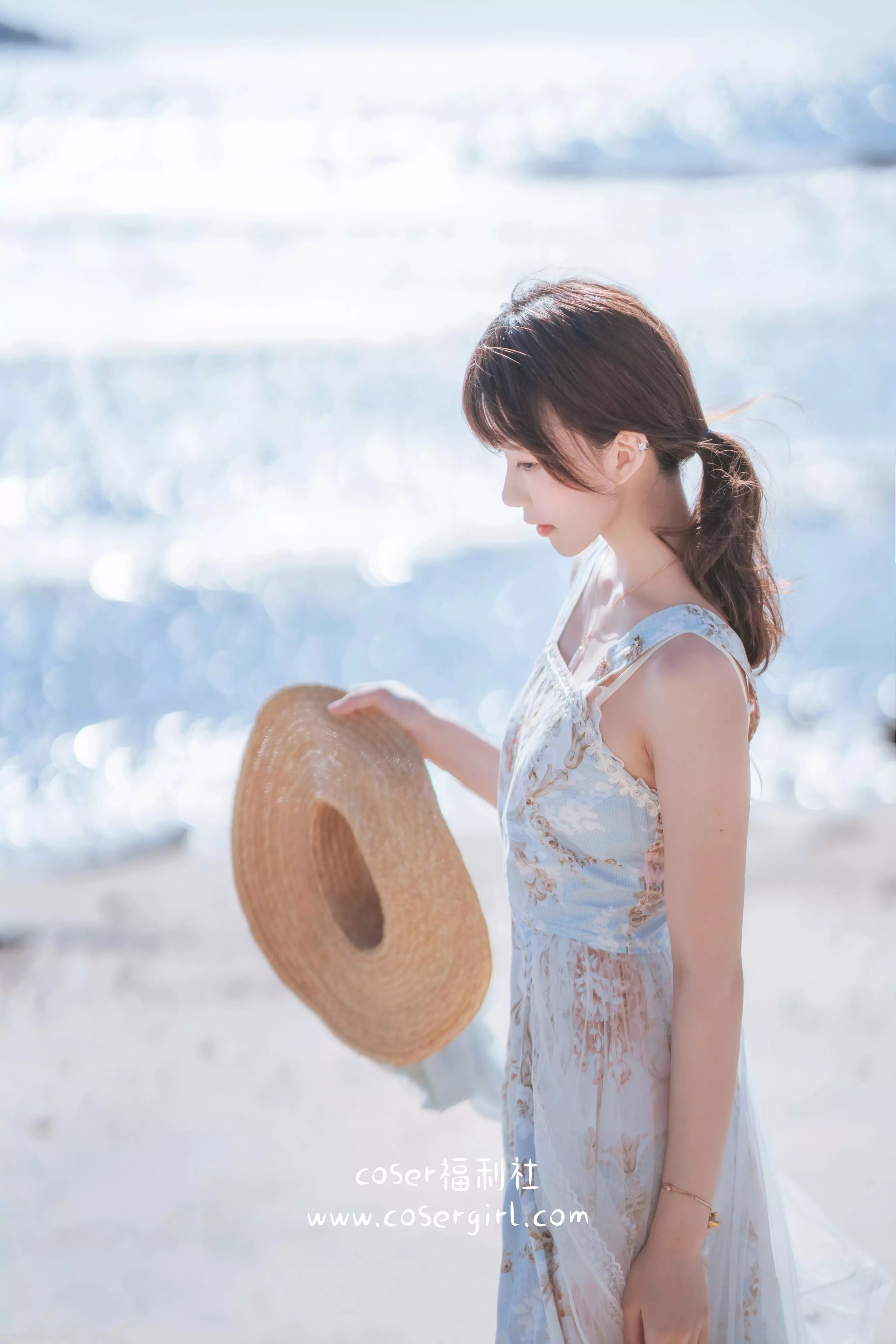 图片[4]-浪漫清新的夏日写真：桜桃喵与发光的海